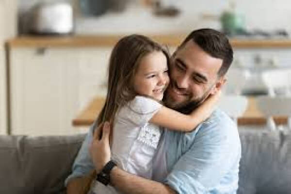 Parenting : Ayah, Bukan Hanya Tulang Punggung, Tapi Juga Pelukan Hangat
